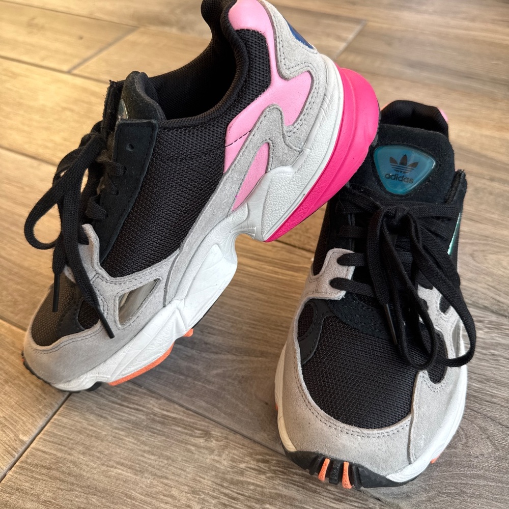 Adidas - Picture 3 of 5
